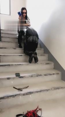 【伊兮夫妻】户外楼道公开遛狗 bf1133