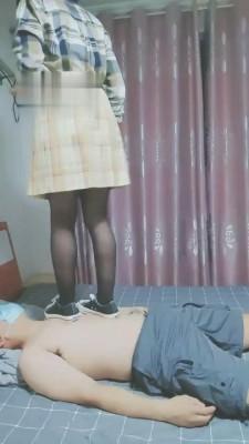 【菠萝菠萝蜜】帆布鞋黑丝全体重踩踏 bf1212