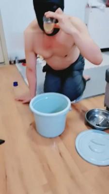 【蜘蛛女王】贱狗吃口水面包/喝隔夜尿加晨尿 bf1276