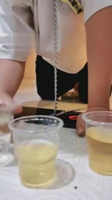 【傲雪】罚跪的狗当着朋友面玩弄 bf1277