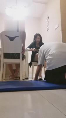 【傲雪】罚跪的狗当着朋友面玩弄 bf1277