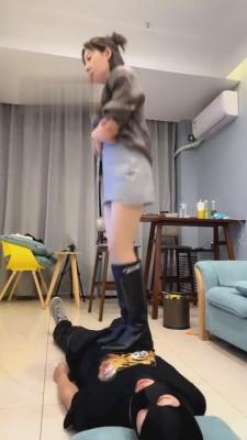 【lucky】酒吧精神小妹暴虐酒保 bf1248