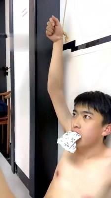 【星黛露】被踩着下体浇湿圣水强迫吃口水 bf1356