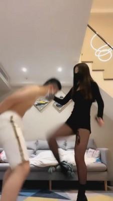 【仙女殿下】黑丝美腿小姐姐踢废男友 bf1405