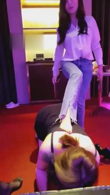 【舒钰】带闺蜜虐超贱的小三母狗 bf1312