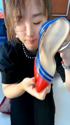 【歌迪丝】三婶吃脏鞋底 bf1358