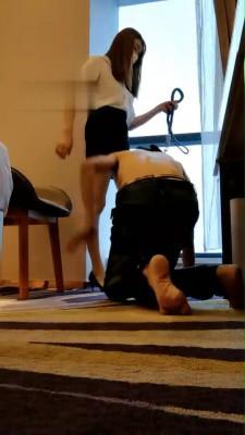 【泽安安】御姐坐脸踩踏羞辱 bf1451