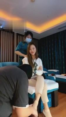 【一嬛女皇】洗脚房带技师玩狗 bf1475