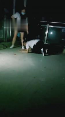 【刘二狗】户外开发素人小姐姐舔小白鞋 bf1508