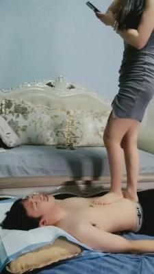 【仙飒】全体重踩踏深喉专场 bf1534