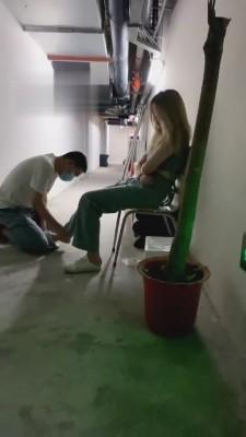 【胖虎】喝酒搭讪跑楼道舔脚 bf1522