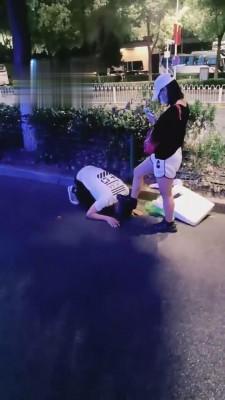 【刘二狗】素人小姐姐路口调狗 bf1645