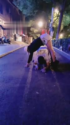 【刘二狗】素人小姐姐路口调狗 bf1645