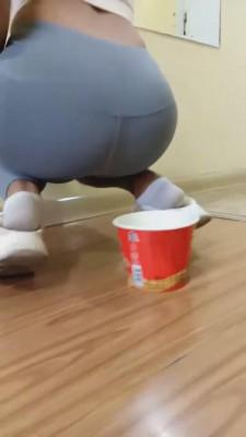 【莉娜】羞辱公狗吃圣水泡面 bf1627