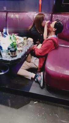 【成都叶子】KTV诱导老板做狗虐待 bf1765