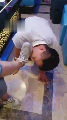 【平凡】KTV小白鞋碾压家奴-耳光口水 bf1859