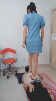 【奈奈】木乃伊捆绑小白鞋棉袜全体重踩踏 bf1884