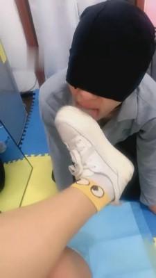 【大连雪主】白鞋白棉袜踩踏喂食 bf1877