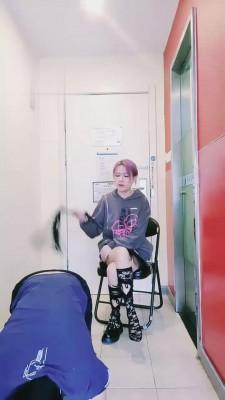 【丝洛】精神小妹踢裆踩踏 bf2031