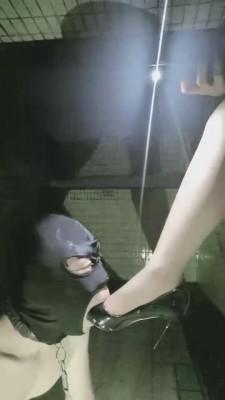 【银河】女王制服深夜户外诱惑遛狗 bf2003