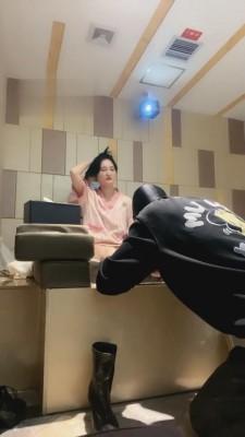 【思诺】足浴店当技师面羞辱贱狗 bf2064