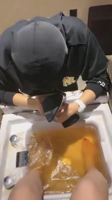 【思诺】足浴店当技师面羞辱贱狗 bf2064