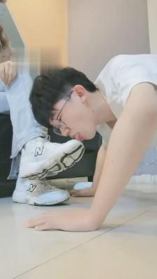 【岁岁殿下】让奶狗男朋友舔脏鞋 bf2062
