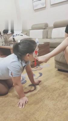 【胭脂泪痕M】给漂亮主人舔脚 bf2080