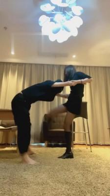 【乔皙】精神小妹长靴黑丝重度踢踹 bf2090