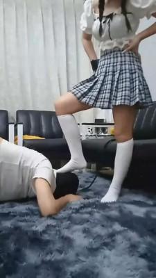 【涵涵】洛丽塔白袜羞辱狗狗 bf2019