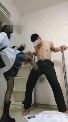 【丫丫啊】靴子黑丝重度踢踹 bf2048