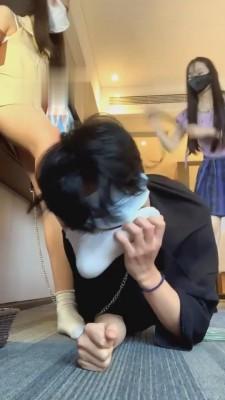 【小公主】02年纯素人-深喉/钻胯/口水 bf2092