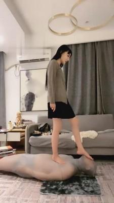 【千条姐】深度窒息-浓痰保鲜膜木乃伊坐脸 bf2197