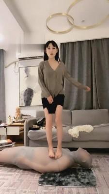 【千条姐】深度窒息-浓痰保鲜膜木乃伊坐脸 bf2197