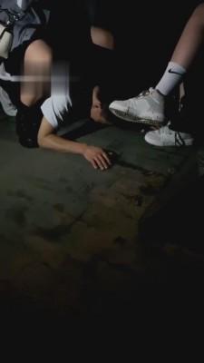 【胖虎】双妹子开发调教小白鞋靴子 bf2269