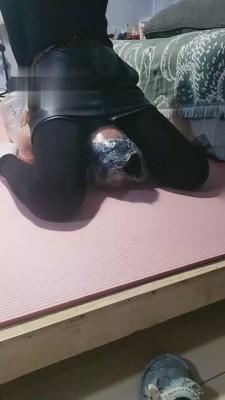 【雪儿】保鲜膜束缚/坐脸窒息/脚耳光 bf2252