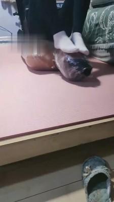 【雪儿】保鲜膜束缚/坐脸窒息/脚耳光 bf2252