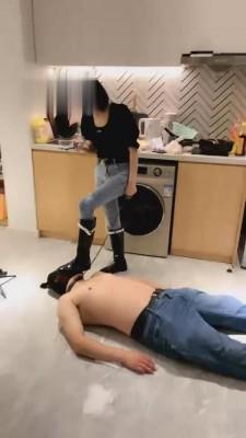 【千条姐】双S-轮流重度踢裆专场 bf2217