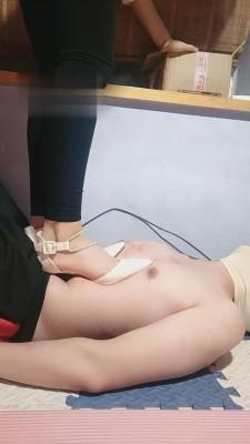 【雪儿】全体重高跟踩踏 bf2296