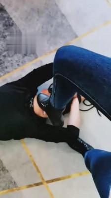 【猫神大人】绑架威胁老板-踩踏坐脸 bf2295