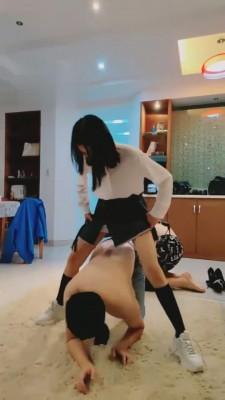 【七月】双m轮流舔脚-圣水洗脸-耳光踩踏 bf2400