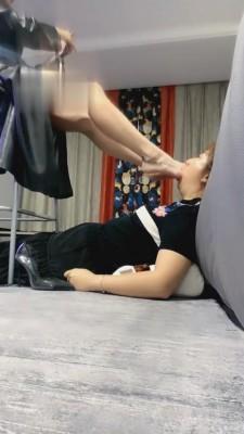 【歌迪丝】强制裸足深喉母狗 bf2382