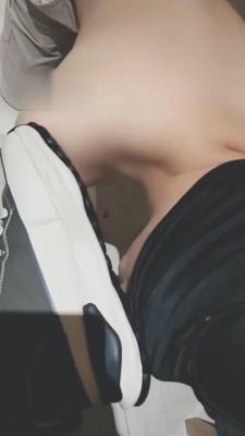 【诗恩大人】喜欢用舌头清理鞋子的狗子 bf2487