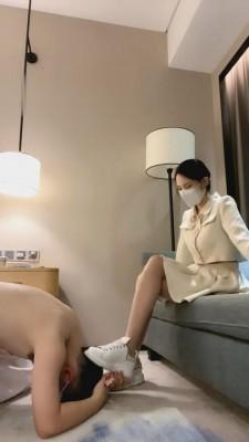 【弯弯小阿姨】小白鞋原味臭丝袜羞辱 bf2519