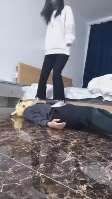 【与精神小妹的那些事】素人纯暴力踢踹踩 bf2581