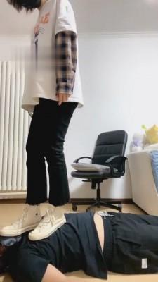 【Q月S】靴下爆踩贱狗脸 bf2559