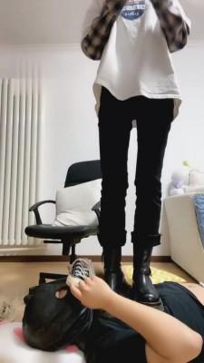 【Q月S】靴下爆踩贱狗脸 bf2559