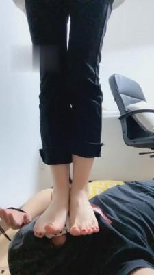 【Q月S】靴下爆踩贱狗脸 bf2559