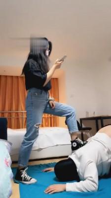 【软熊】闻舔脏帆布鞋棉袜/深喉/耳光 bf2558