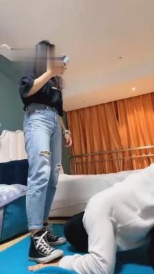 【软熊】闻舔脏帆布鞋棉袜/深喉/耳光 bf2558